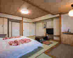 Standard Oriental Twin Room with satoyama (valley) view